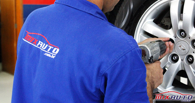 Manutenção mecânica no centro automotivo MixAuto Center